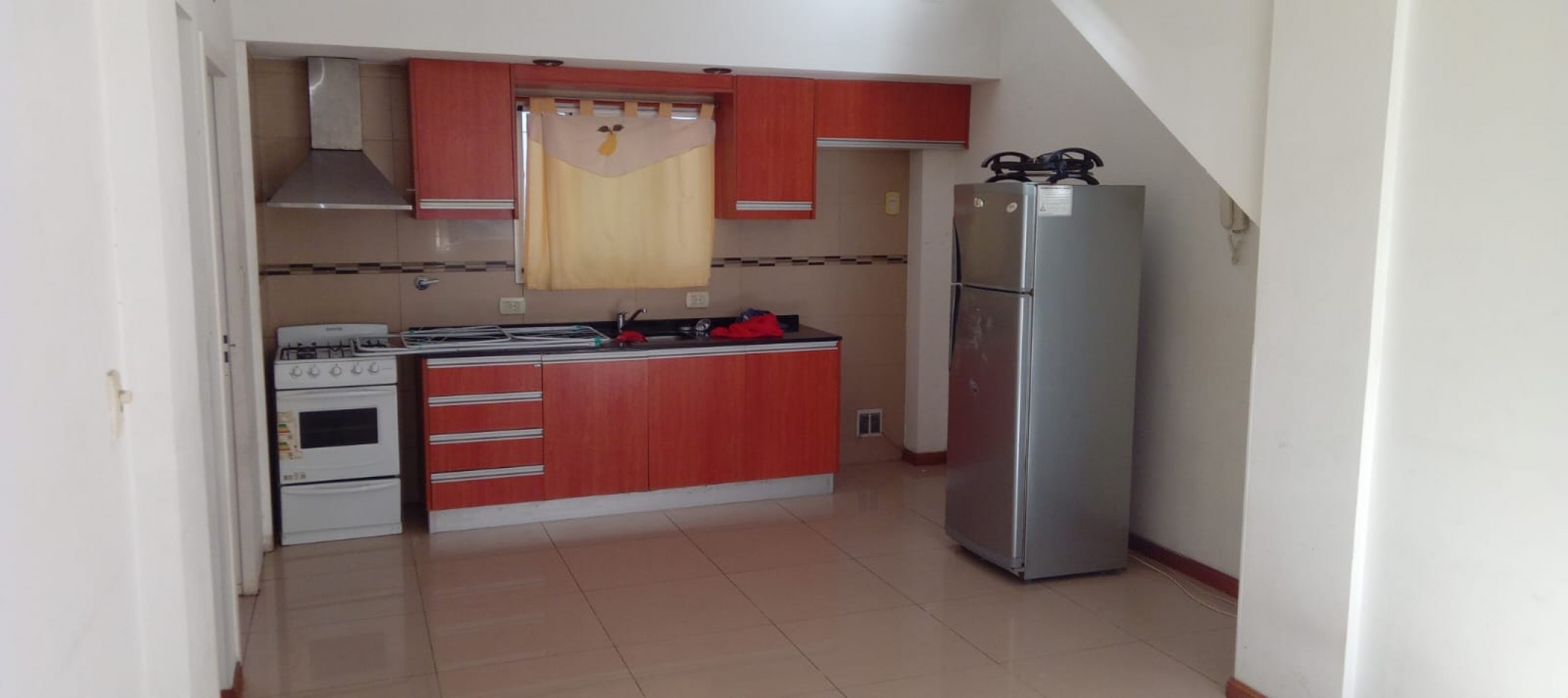 Felix Origone 900. Departamento 2 ambientes al frente.