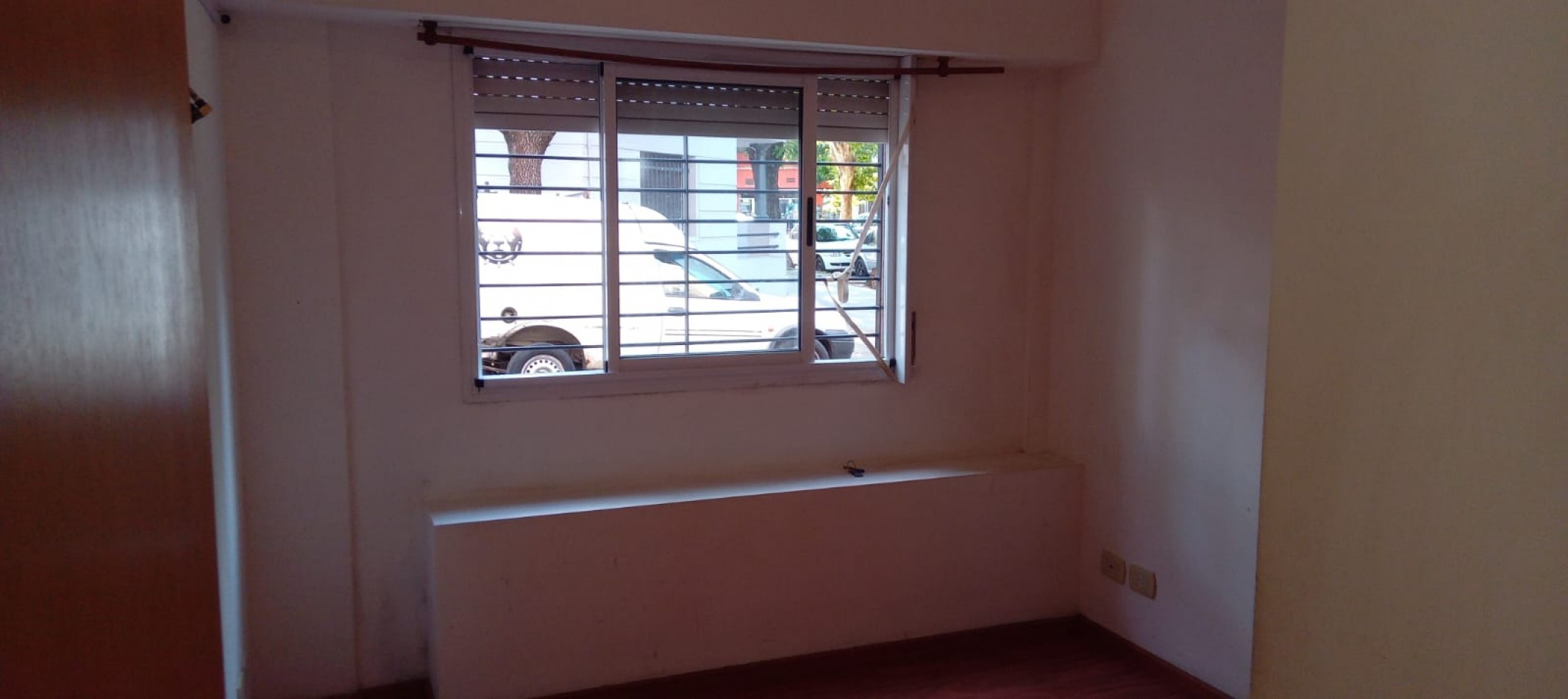 Felix Origone 900. Departamento 2 ambientes al frente.