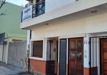 Carhue 1300. PH 3 ambientes.