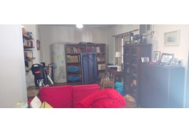 Origone 900. Casa 3 ambientes con entrepiso a terminar.