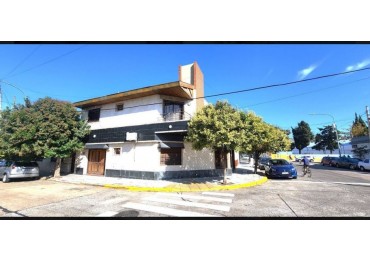 Ercilla 7000. Casa 4 ambientes.