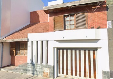 Alpatacal 6600. Casa 4 ambientes con patio y garage.