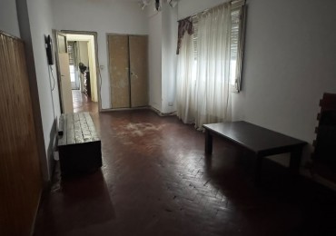 Schmidl 5300. Departamento 4 ambientes contrafrente.